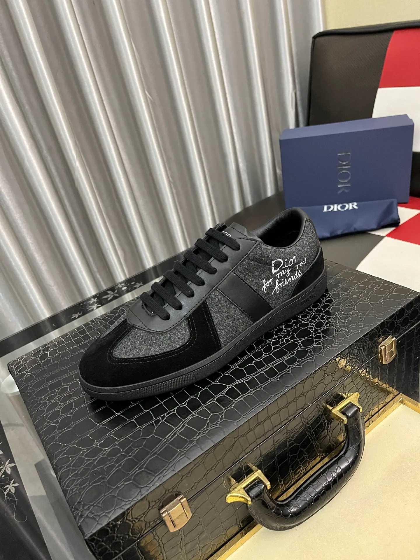 Men's shoes 💰400⌚️⌚️ 【Dior*DIAO】original quality.~ Unique modern style sneakers. 🏃A must-have casual shoe for trendy men😍😍 Original brand imported from Italy, imported original leather, sheep lining (refuses to discolor and grind feet) Sole: Original sole provided by the original factory, French lazy style design ⚠️Fit to the feet, original quality, super comfortable original sole. Code number: 38-443️⃣Colors available